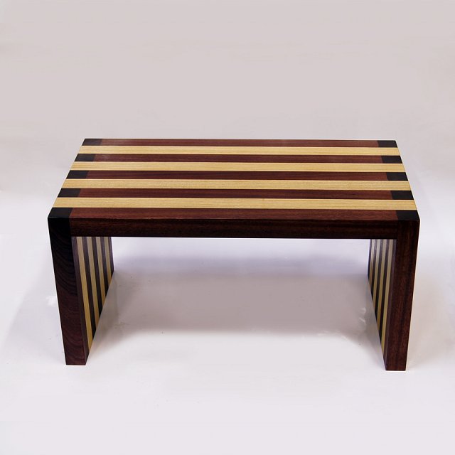 Linia coffee table